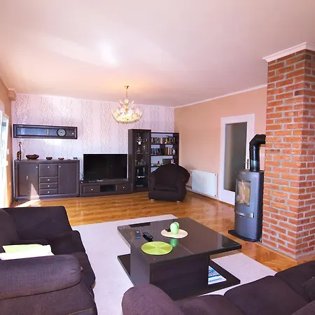 Сasa de vacaciones Relaxed Hillside House *